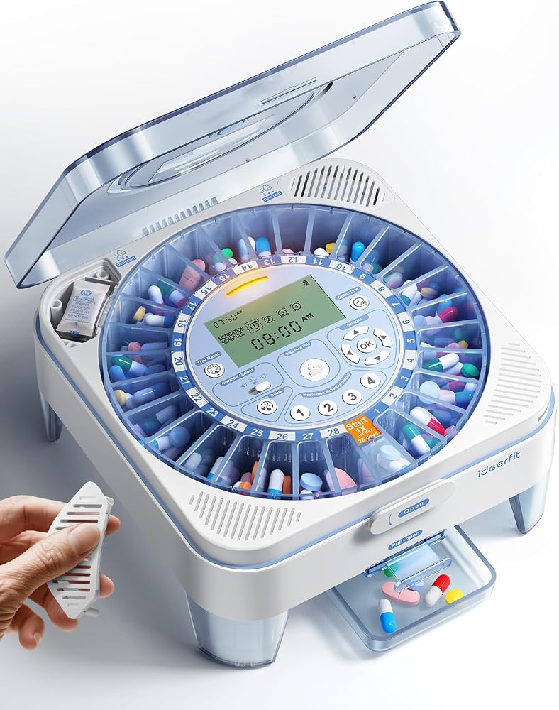Automatic medication dispenser organizing pills into daily doses with alerts